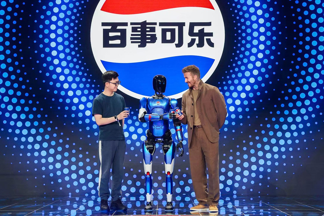 jiuyou.com机器人携手百事中国共创“百事蓝宝” 共燃渴望新章