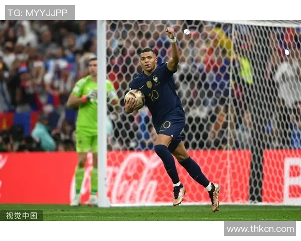 姆巴佩：从天才少年到足球巨星的成长之路与未来展望