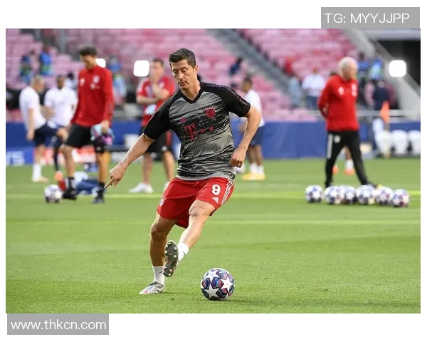 莱万欧冠表现惊艳10场攻入12球射手榜领跑金靴在望